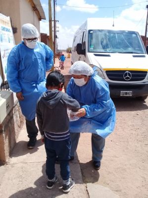 與當?shù)蒯t(yī)院合作，開展健康預(yù)防檢測